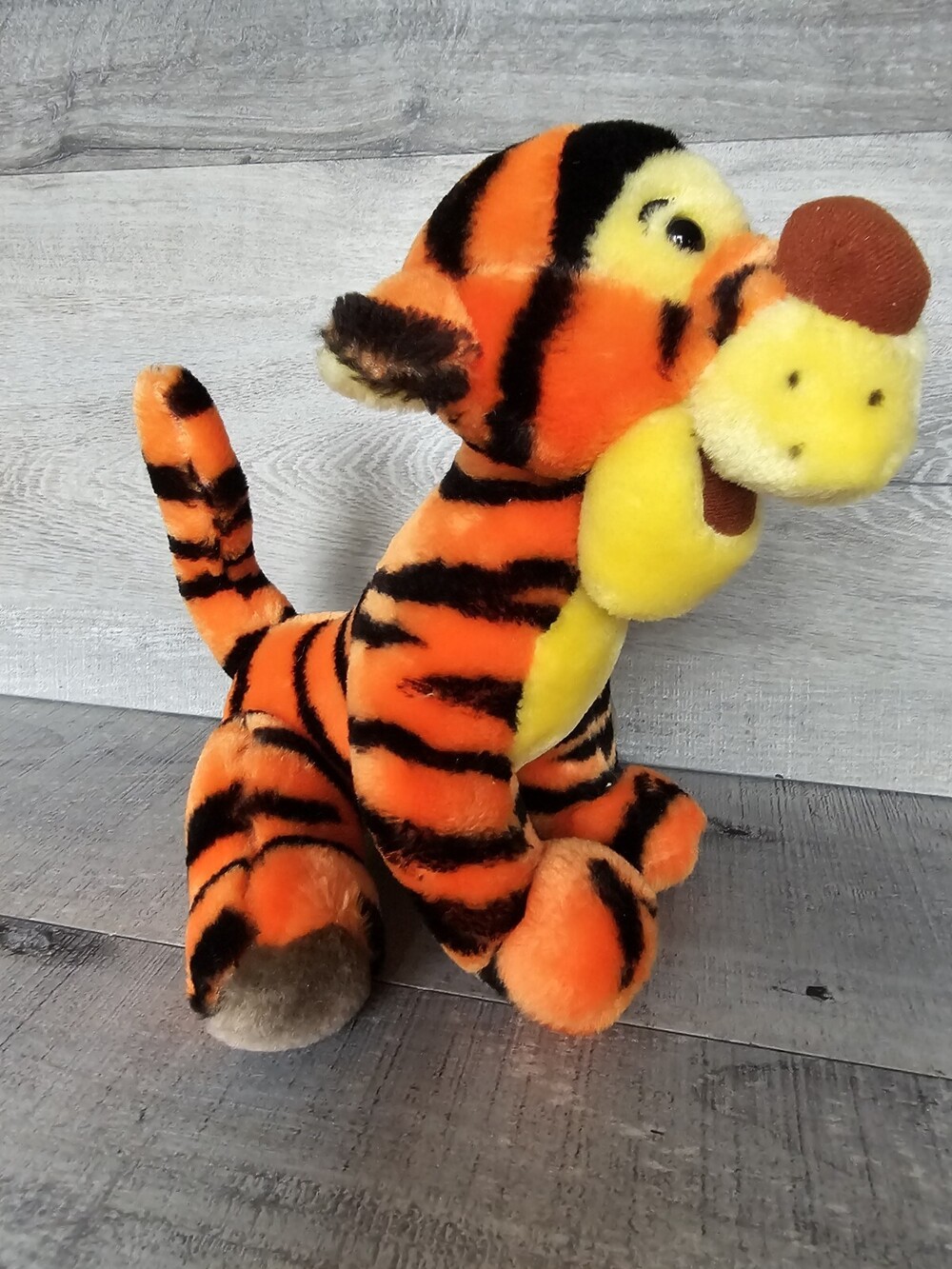 Tigger The Tiger Plush 9” Disneyland Walt Disney World Stuffed Animal Vintage